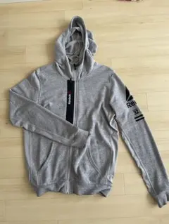 Reebokのパーカーのサムネイル