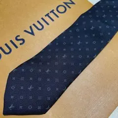 希少✨未使用✨LOUIS VUITTON ルイヴィトン　ネクタイ　LVロゴ スーツの着こなしの幅を広げられる☆】ルイヴィトン ネクタイ (Louis