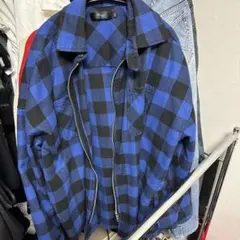 青と黒のチェック柄ジップアップシャツ