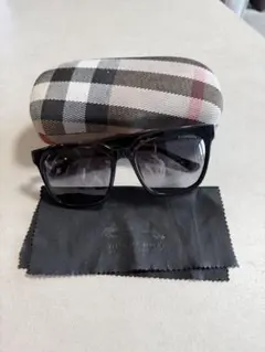 BURBERRY ブラック サングラス ケース付き - メルカリ