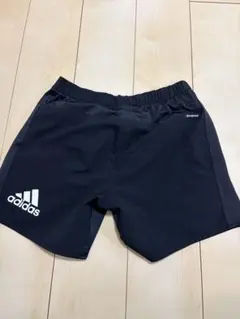 adidas 黒 ショートパンツ
