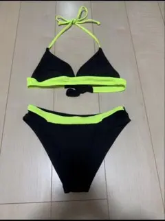 ブラック/ネオンイエロー セパレートビキニ
