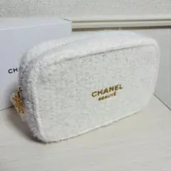 CHANEL クリスマスコフレ 2024 ポーチ　シャネル　ホリデー　ホワイト