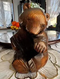 木製クマの彫刻