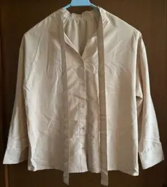 ブラウスベージュ オフィスカジュアル