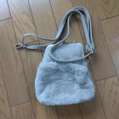 ショルダーバック　がま口　ファー