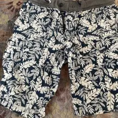 ネイビー/ホワイト葉柄ショートパンツ L