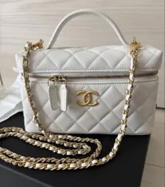 CHANEL バニティ　ホワイト×ピンク【新品未使用】限定カラーのサムネイル