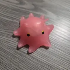 ピンクのトゲトゲキャラクターおもちゃ - メルカリ