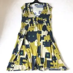 マーブルシュッド　幾何学アニマル柄ワンピース　薄手　ノースリーブ　フレア