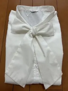 【INGNI】 リボン付き白半袖ブラウス（Ｍ） ⭐️新品⭐️【即購入歓迎】