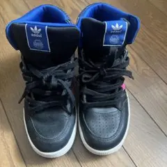 adidas ハイカットスニーカー ブラック/ピンク/23cm