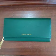 お値下げしました。CHARLES＆KEITH 長財布　タッセルロングウォレット