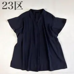 23区 美品 バックサテンアムンゼン 袖フリル キーネック ブラウス XLサイズのサムネイル