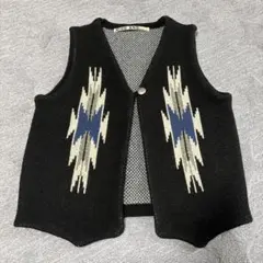 niko and… ネイティブ柄ニットベスト ブラック