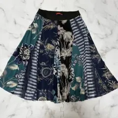 近年モデル XL ヴィヴィアンタム パッチワークプリントブルーコンボスカートのサムネイル