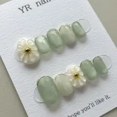 No.129 ぷっくりフラワー　ライトグリーン　華奢フレンチ　ニュアンス　緑