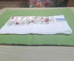 ウエッジウッドハンカチ おひざ掛けになります