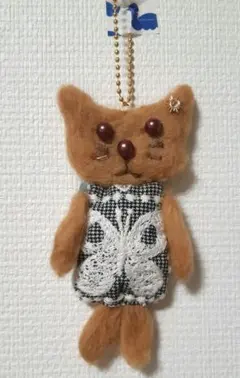 羊毛フェルト製茶猫のぬいぐるみミナペルホネン