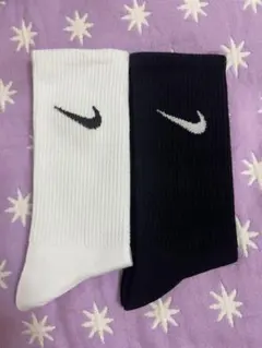 新★NIKE ソックス夏用メッシュ作りクルー丈 白黒2足セットサイズ23〜25のサムネイル