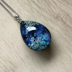 No.1491 ハンドメイド/レジン/ネックレス/煌めく夜空を旅する蝶