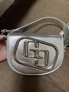 GYDA ロゴシルバー ショルダーバッグ