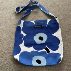 marimekko フラワーパターン ショルダーバッグ　ブルー