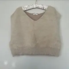 ベージュ Vネック ニットベスト