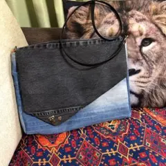 大きめぺたんこショルダーバック