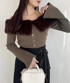 NICE CLAUP ナイスクラップ　ビジューフェイクファーニット　トップス