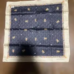 WEDGWOOD 花柄スカーフ 金　黒　約50×50cm