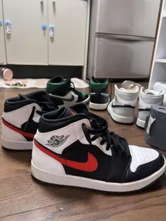 Nike Air Jordan 1 Mid ブラック/ホワイト/レッド