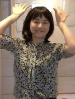 2026年最新】石田ゆり子 ブラウスの人気アイテム - メルカリ