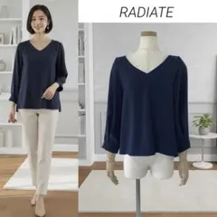 RADIATE Vネック 袖タック ブラウスのサムネイル