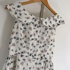 *花柄ワンピース