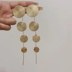 ゴールド ロングピアス 15cm 吊り下げ 揺れる