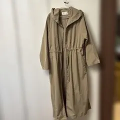 BEAMS HEARTフーデッドコート ベージュのサムネイル