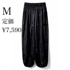 チンツ加工素材のリラックスミリタリーパンツ