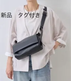 ビアズリー　レザーボディバッグ