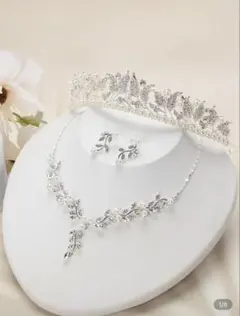 ティアラ　ネックレス　ピアス3点セット