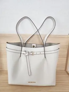 マイケル・コース　エミリア ホワイト