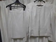 入学式　ベージュラメ入り ジャケットとスカート ブラウス３点セット