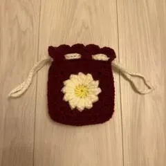 花モチーフの赤い巾着袋