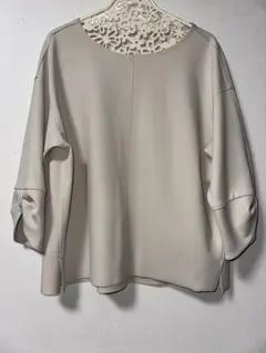 新品タグ付ローズティアラ42サイズベージュ七部袖プルオーバー　ストレッチ素材