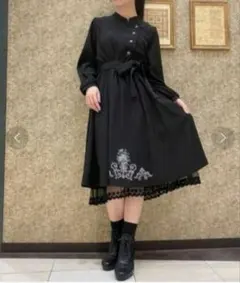 【完売品】axes femme クラシカル 連釦ワンピース 刺繍 黒 華ロリ