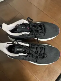 adidas ブラック/ピンク ランニングシューズ