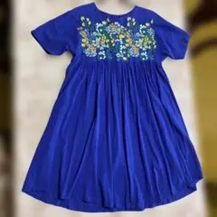 青色 花柄刺繍 半袖ひざ丈ワンピース