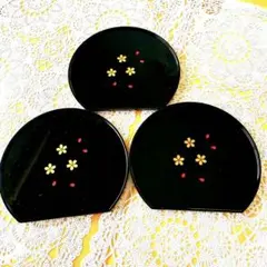 伝統的な蒔絵半月型の菓子皿3枚セット 桜柄 銘々皿