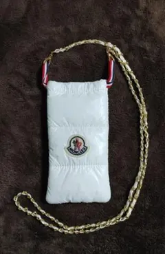 Moncler 白 モンクレール スマホ ポーチ サコッシュ バッグ ダウン生地 Moncler 白 モンクレール スマホ ポーチ サコッシュ バッグ ダウン生地