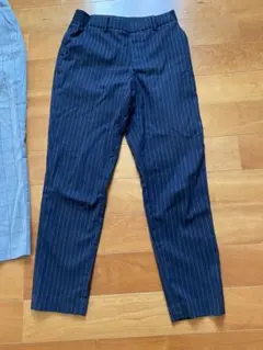 ユニクロ、ネイビー ストライプ パンツ